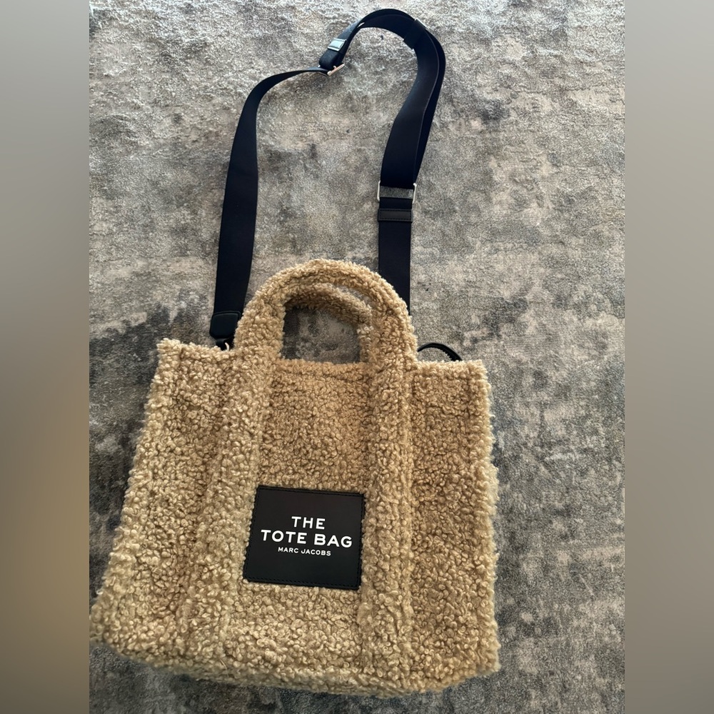 Marc Jacob’s tan fluffy small tote